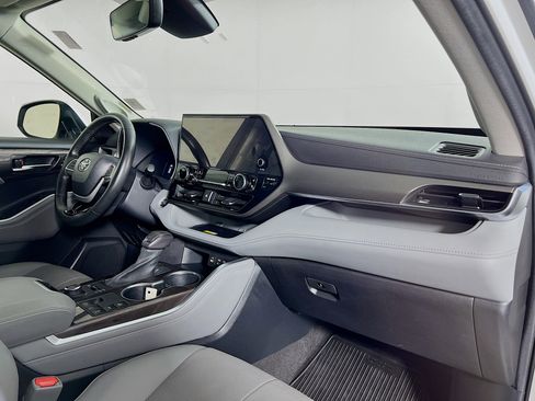 Used 2023 Toyota Highlander Limited image 26