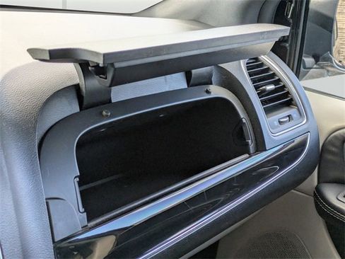 Used 2020 Dodge Grand Caravan SXT image 33