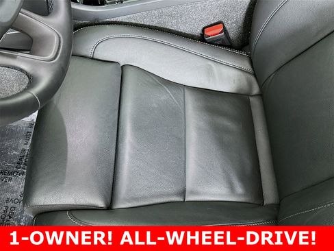 Used 2025 Volvo XC40 B5 Plus image 21