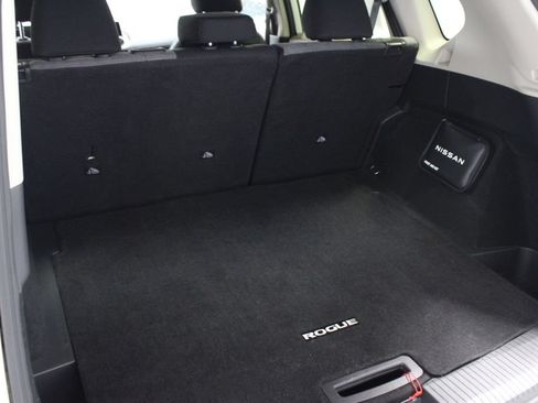 Used 2023 Nissan Rogue SV FWD image 17