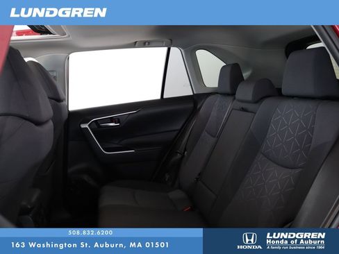 Used 2020 Toyota RAV4 XLE w/ Convenience Package image 10