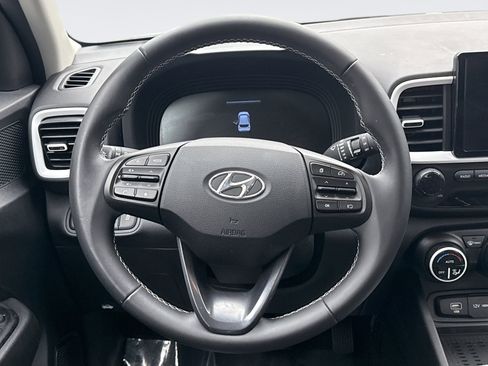 Used 2023 Hyundai Venue Limited image 12
