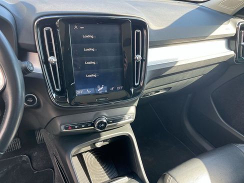 Used 2019 Volvo XC40 T5 Momentum image 13