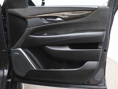 Used 2016 Cadillac Escalade Platinum image 19
