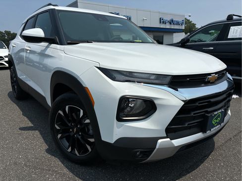 Certified 2023 Chevrolet TrailBlazer LT w/ Convenience Package FWD image 3