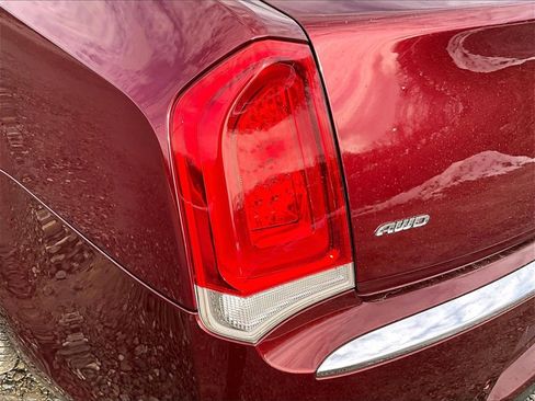 Used 2018 Chrysler 300 Touring L image 26