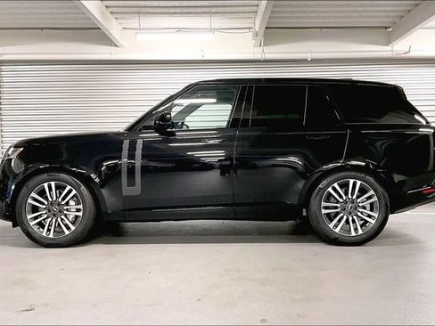 New 2025 Land Rover Range Rover SE image 3