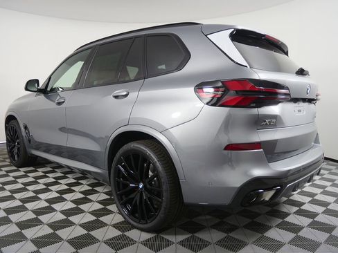Used 2026 BMW X5 xDrive40i w/ M Sport Package AWD/4WD image 5