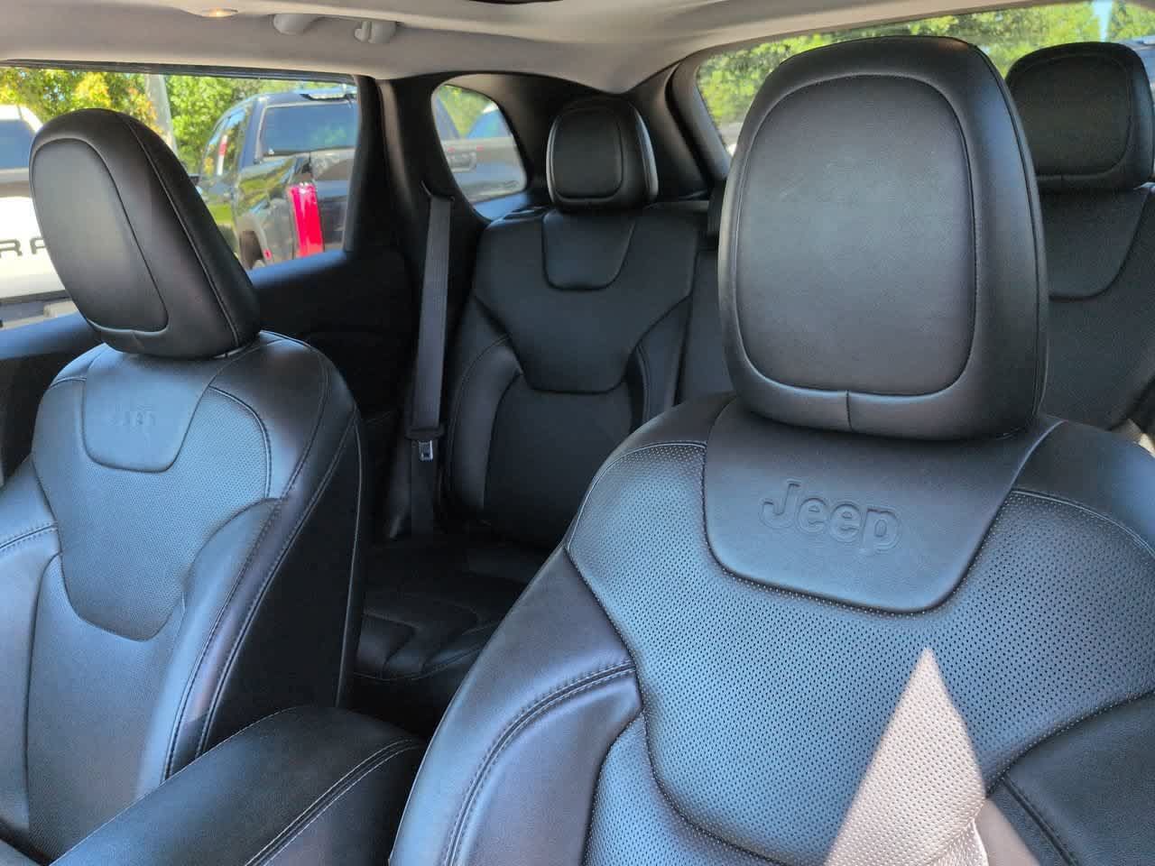 Used 2021 Jeep Cherokee Limited w/ Mopar Interior Package AWD/4WD image 8