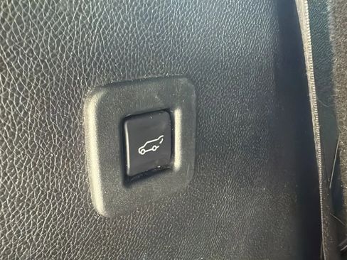 Used 2015 Ford Expedition XLT w/ Equipment Group 202A RWD image 13