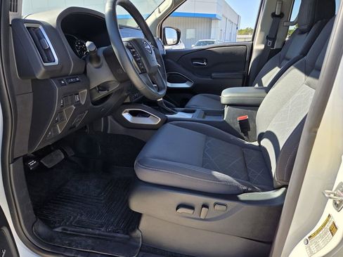 Used 2025 Nissan Frontier SV w/ SV Convenience Package image 11