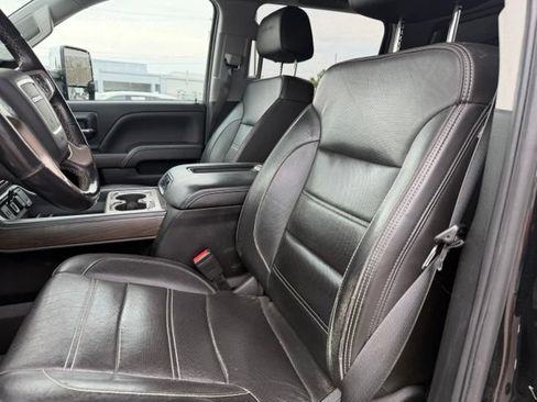Used 2018 GMC Sierra 2500 Denali w/ Duramax Plus Package AWD/4WD image 11