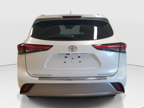 Certified 2021 Toyota Highlander Platinum image 6