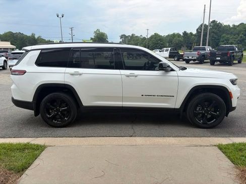 Used 2023 Jeep Grand Cherokee L Laredo AWD/4WD image 5