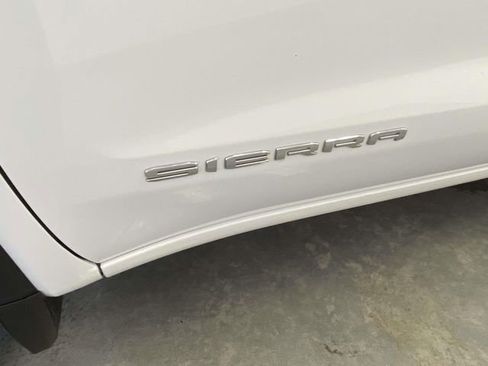 Used 2025 GMC Sierra 1500 SLT image 9