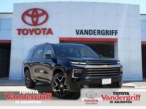 Used 2025 Chevrolet Traverse High Country w/ LPO, Floor Liner Package FWD image 1