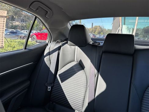 Used 2023 Toyota Camry SE image 18