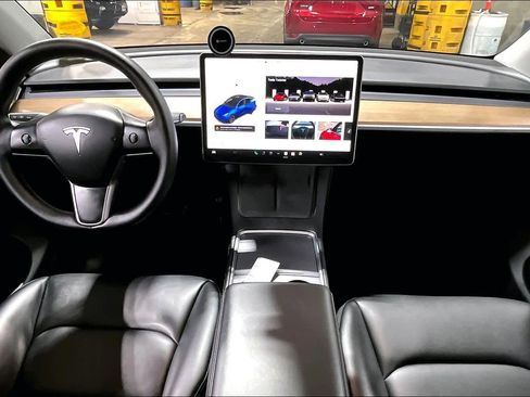 Used 2024 Tesla Model Y Long Range image 15