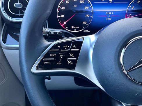 Used 2025 Mercedes-Benz GLC 300 image 23