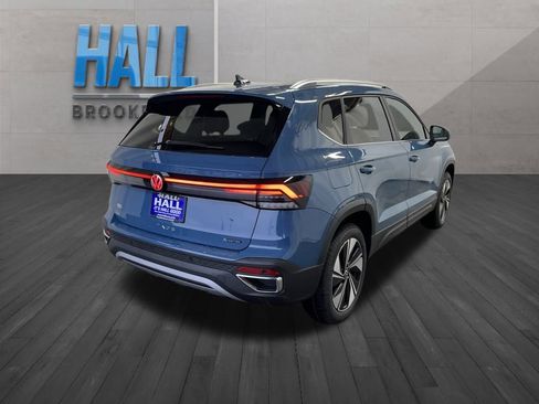 New 2026 Volkswagen Taos SE image 5