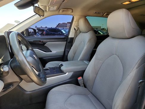 Used 2023 Toyota Highlander L image 7