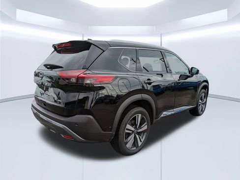 Used 2023 Nissan Rogue SL w/ SL Premium Package image 3