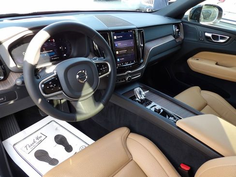 Certified 2023 Volvo XC60 B5 Ultimate w/ Climate Package image 16