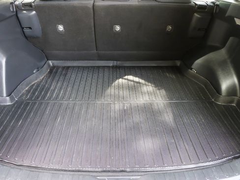 Used 2019 Toyota RAV4 LE FWD image 23