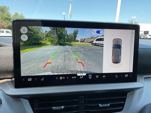 New 2026 Ford Explorer Active RWD image 19