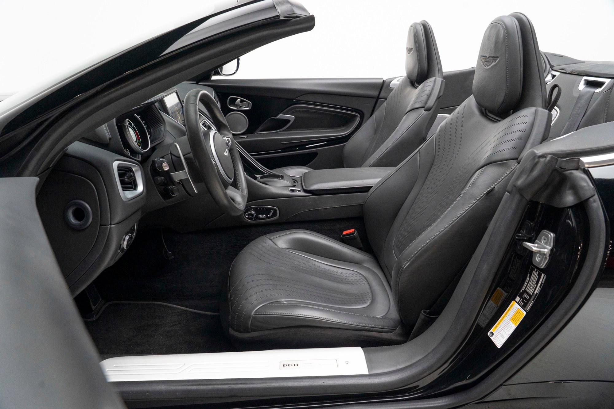 Used 2020 Aston Martin DB11 Volante RWD image 17