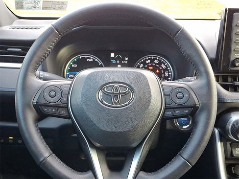 Used 2022 Toyota RAV4 SE image 18