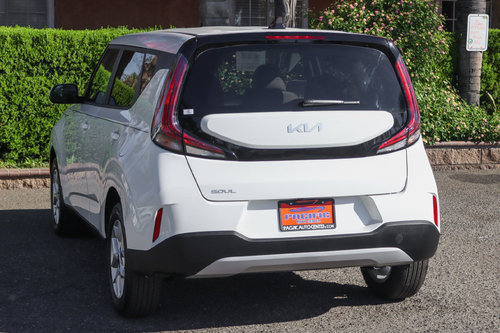 Used 2025 Kia Soul LX w/ LX Technology Package FWD image 6