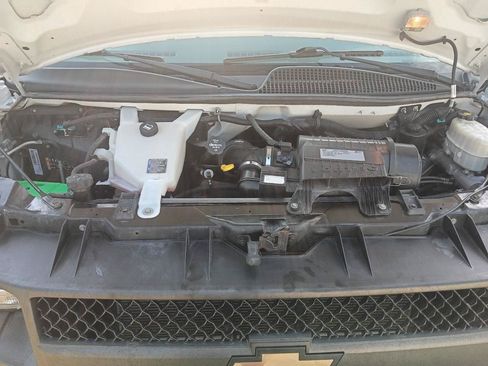 Used 2017 Chevrolet Express 2500 Extended RWD image 28