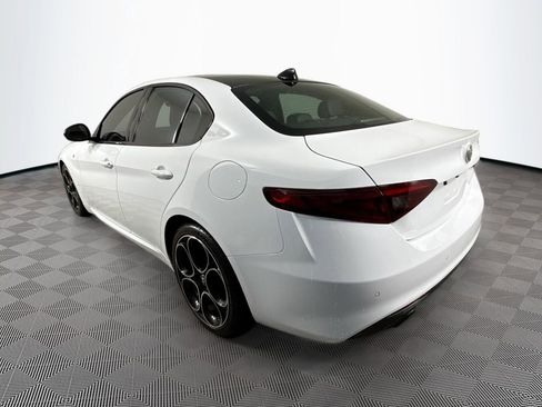 Used 2022 Alfa Romeo Giulia Ti RWD image 6