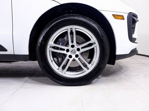 Used 2025 Porsche Macan image 21