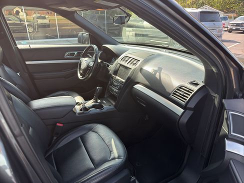 Used 2017 Ford Explorer XLT w/ Equipment Group 202A FWD image 13