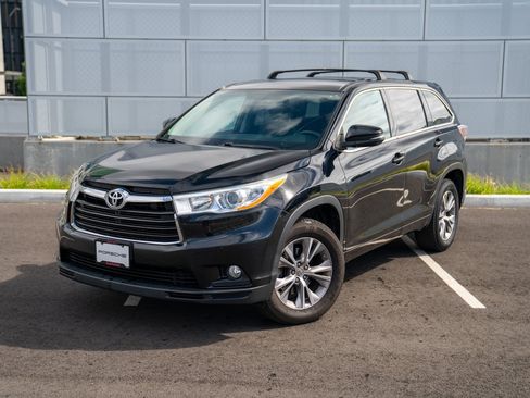 Used 2014 Toyota Highlander Plus FWD image 1