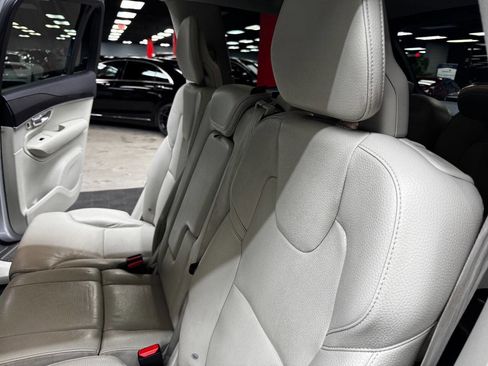 Used 2020 Volvo XC90 T5 Momentum w/ Protection Package Premier image 42