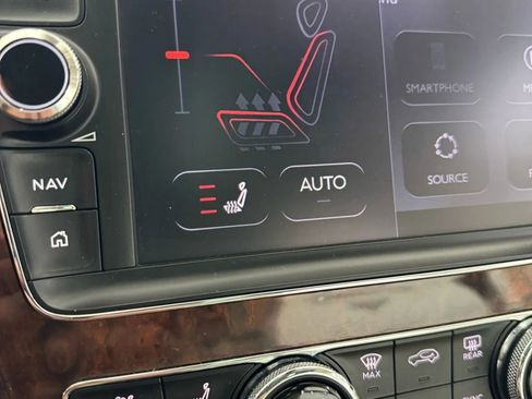 Used 2017 Bentley Bentayga image 46