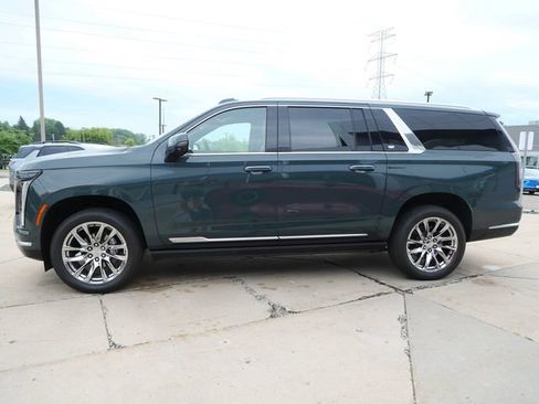 Used 2025 Cadillac Escalade ESV Premium Luxury w/ LPO, Floor Liner Package AWD/4WD image 4