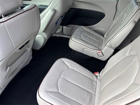 Used 2020 Chrysler Pacifica Limited image 15