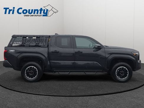 Used 2025 Toyota Tacoma TRD Off-Road w/ TRD Off Road Upgrade Package AWD/4WD image 9