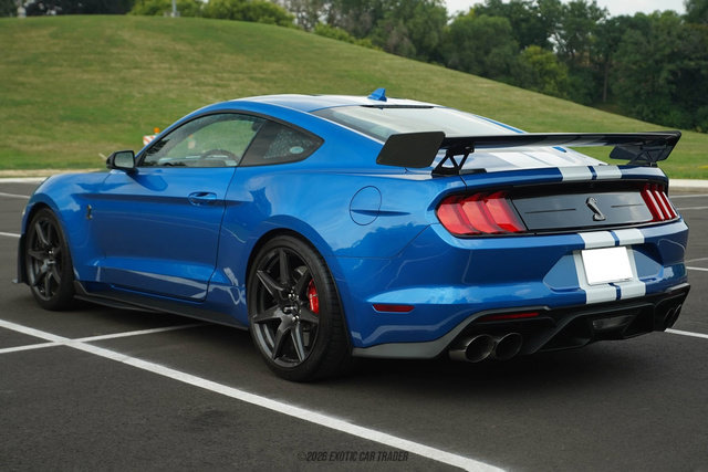 Used 2021 Ford Mustang Shelby GT500 w/ Carbon Fiber Track Pack RWD image 6