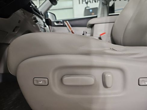 Used 2013 Toyota Highlander Limited AWD/4WD image 37
