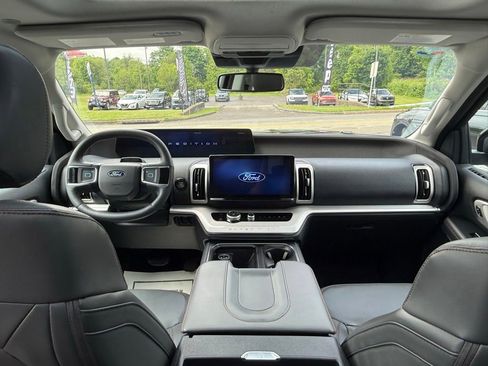 Used 2025 Ford Expedition Active AWD/4WD image 8