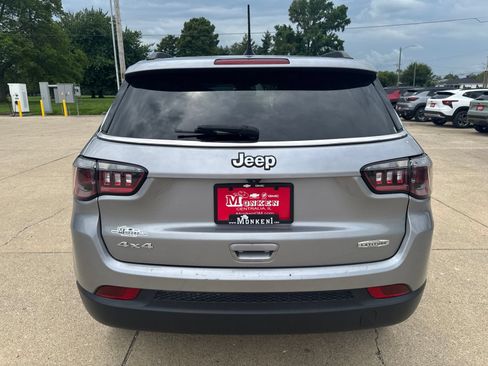 Used 2024 Jeep Compass Latitude AWD/4WD image 4