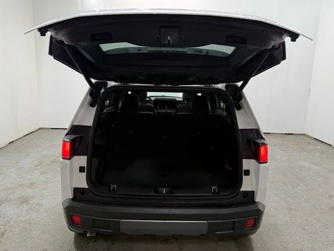 New 2026 Jeep Cherokee Overland image 8