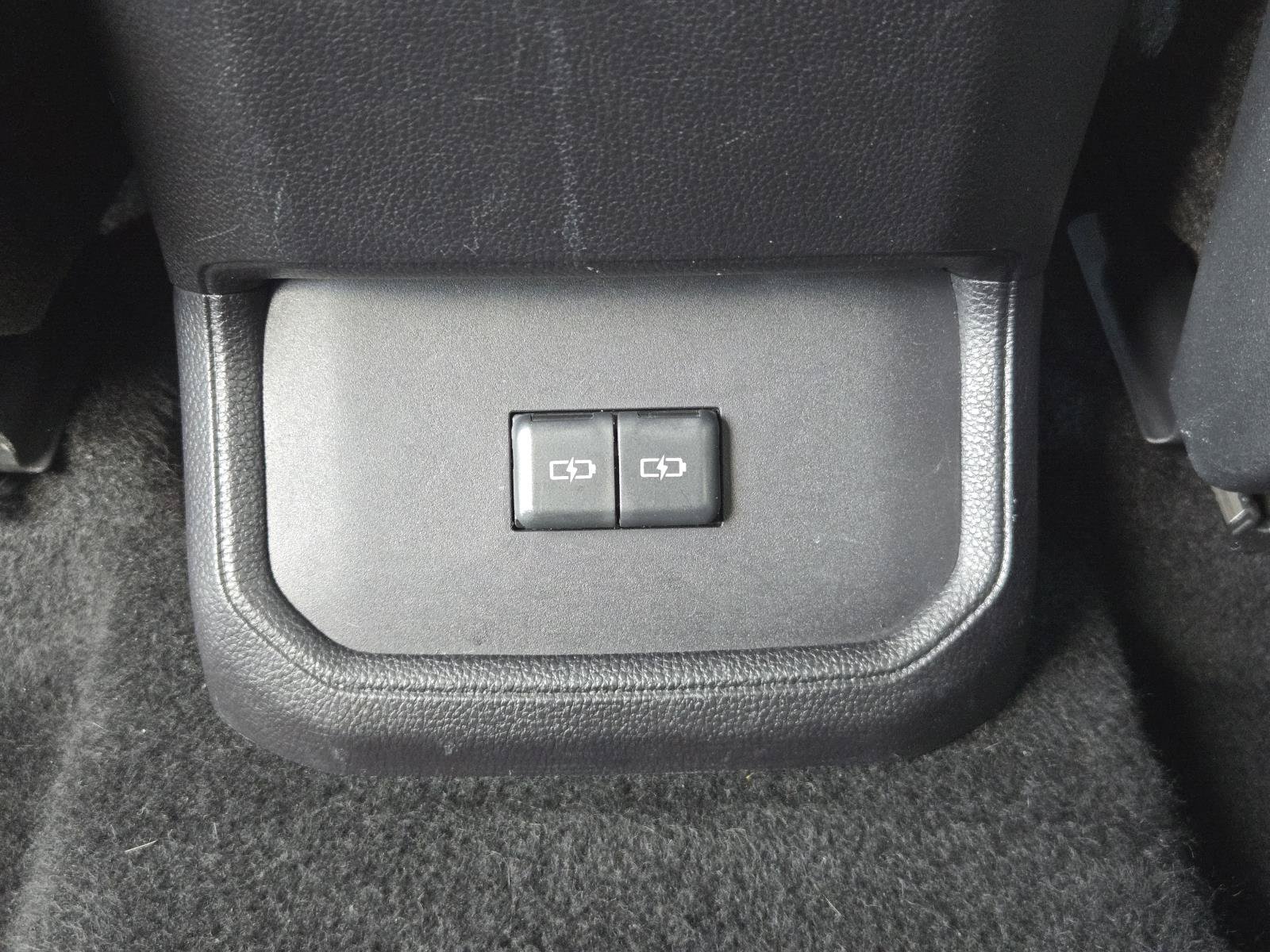 Used 2024 Toyota Highlander LE FWD image 27