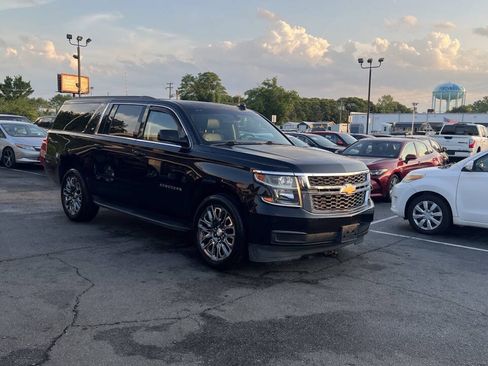 Used 2017 Chevrolet Suburban LS AWD/4WD image 9