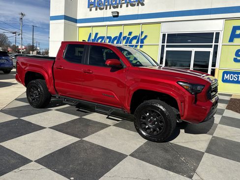 Used 2025 Toyota Tacoma 2WD Double Cab image 2